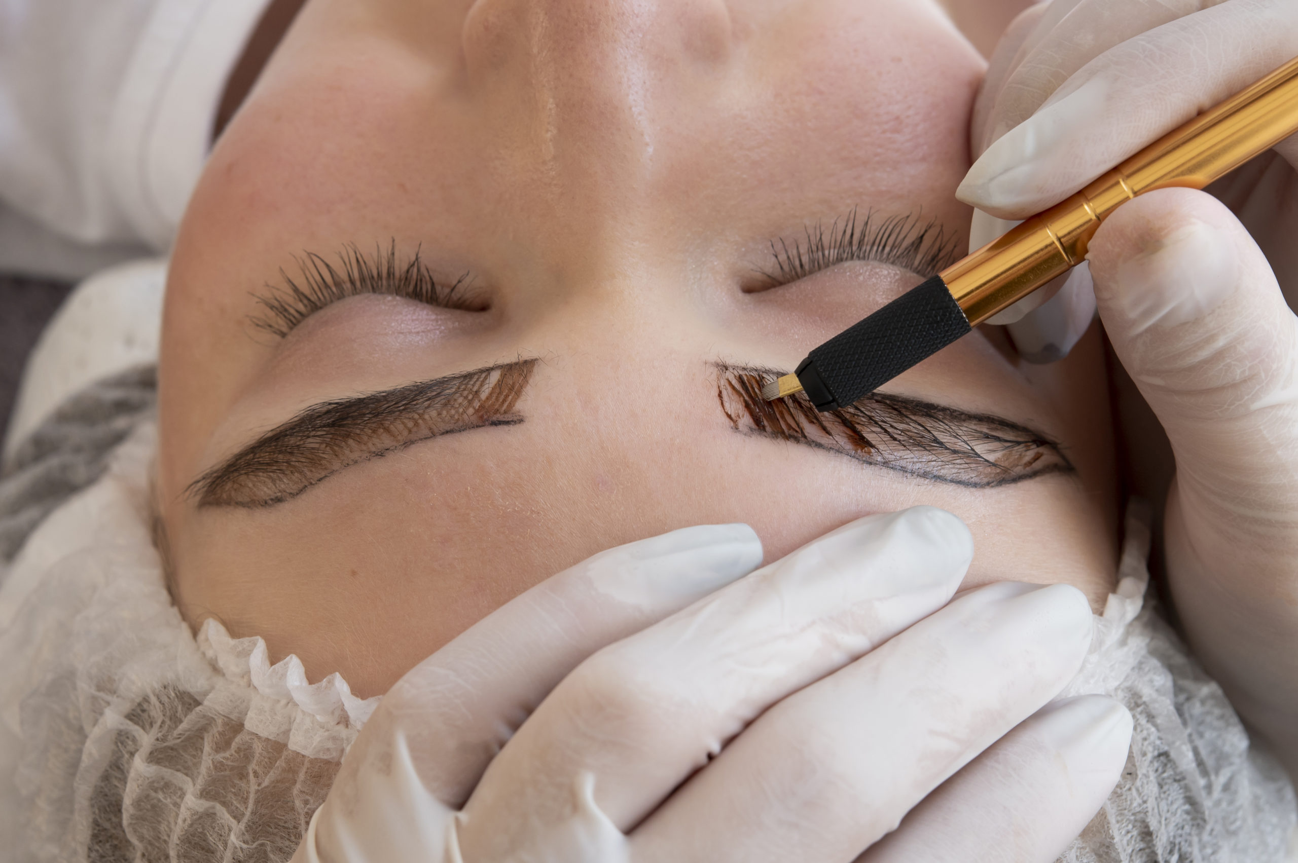 2149183833 Professional lash tinting service